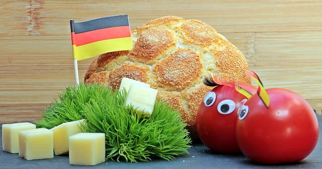 哈兰德晒与母亲、哥哥合照：老大、我和我哥