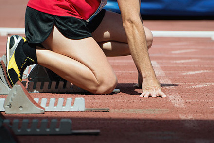 斯卡洛尼戴白手套递交世界杯，因凡蒂诺为仪式错误公开道歉